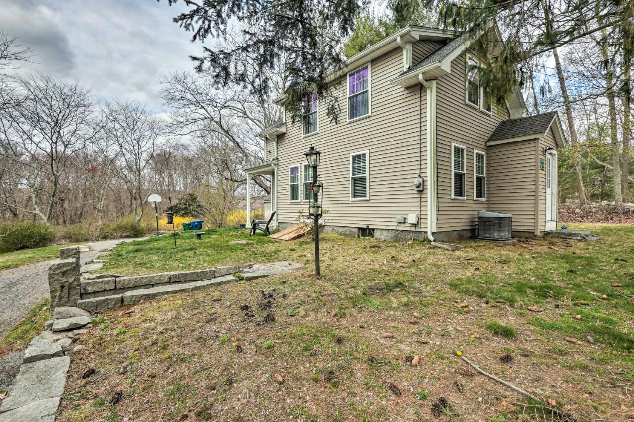 Remodeled Farmhouse In Waterford Near 2 Beaches! Exterior photo