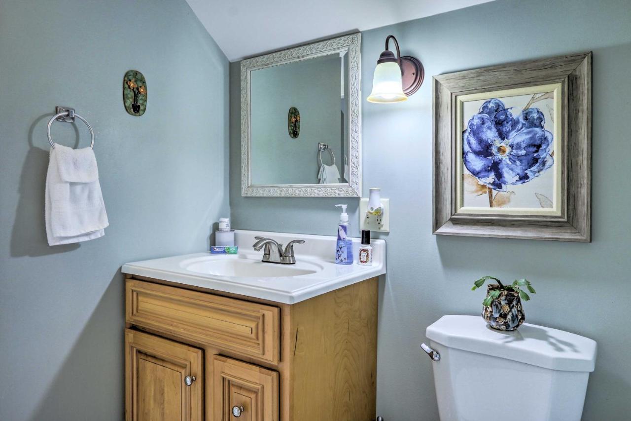 Remodeled Farmhouse In Waterford Near 2 Beaches! Exterior photo